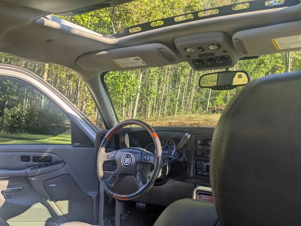 2004 Cadillac Escalade & EXT 2nd Gen - Image 11 of 20