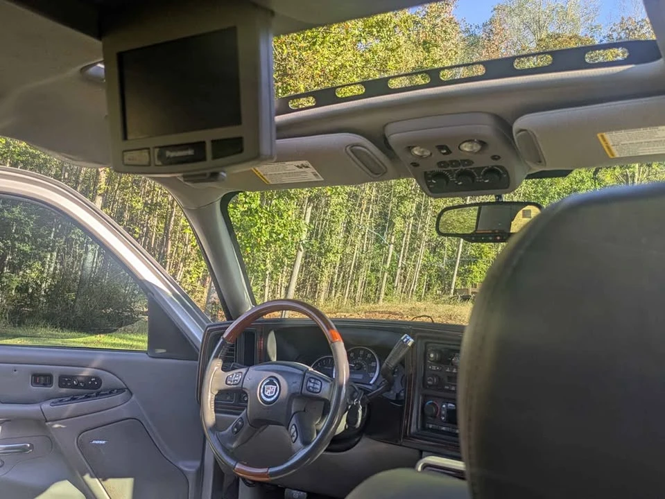 2004 Cadillac Escalade & EXT 2nd Gen - Image 12 of 20