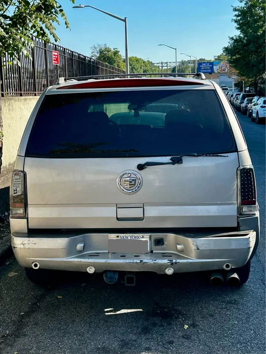 2004 Cadillac Escalade & EXT 2nd Gen - Image 2 of 10
