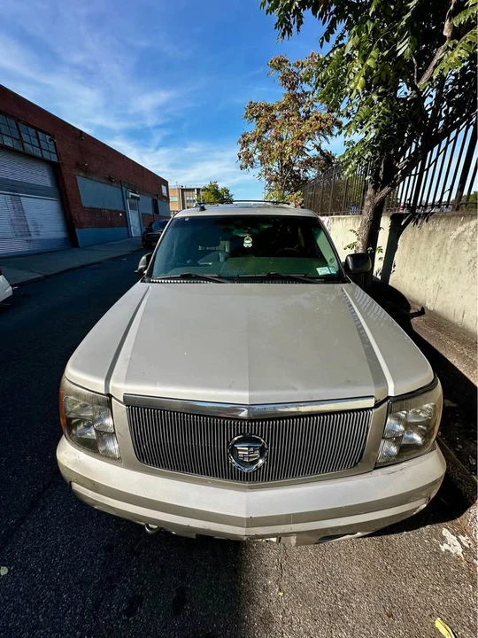 2004 Cadillac Escalade & EXT 2nd Gen - Image 3 of 10