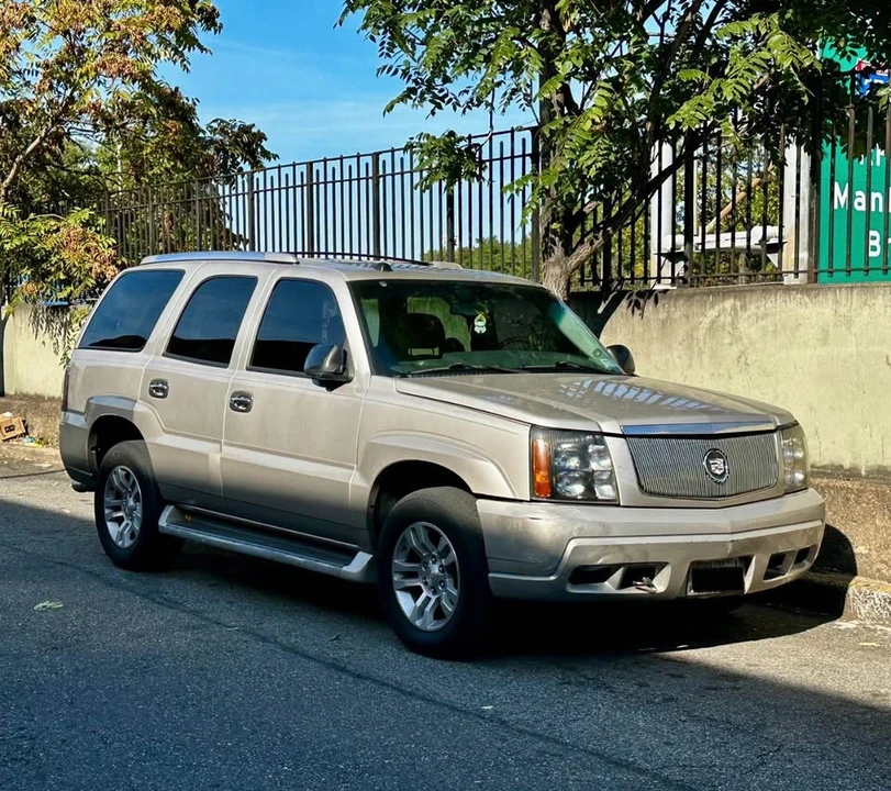 2004 Cadillac Escalade & EXT 2nd Gen - Image 4 of 10