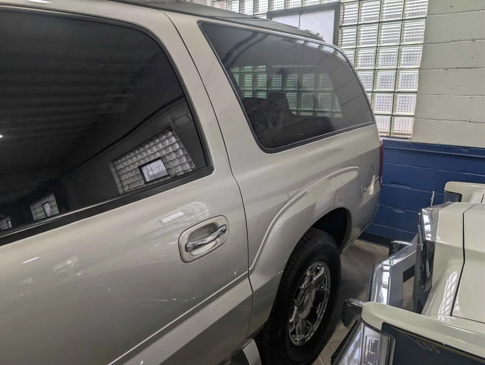 2004 Cadillac Escalade & EXT 2nd Gen - Image 2 of 7