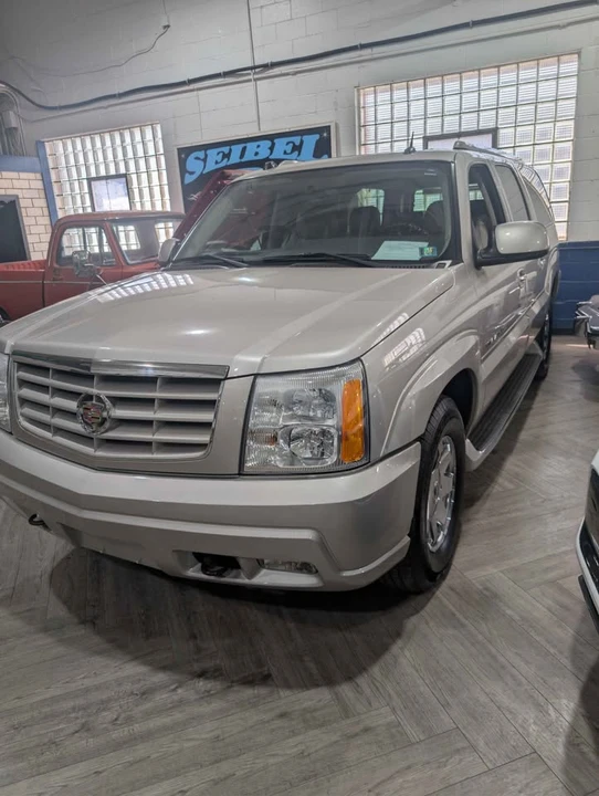 2004 Cadillac Escalade & EXT 2nd Gen - Image 3 of 7