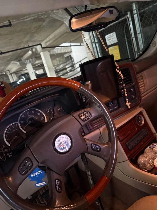 2004 Cadillac Escalade & EXT 2nd Gen - Image 4 of 6