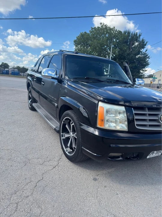2004 Cadillac Escalade & EXT 2nd Gen - Image 2 of 8