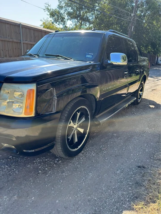 2004 Cadillac Escalade & EXT 2nd Gen - Image 4 of 8
