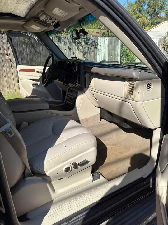 2004 Cadillac Escalade & EXT 2nd Gen - Image 3 of 8