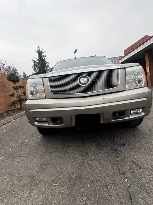 2004 Cadillac Escalade & EXT 2nd Gen - Image 3 of 9