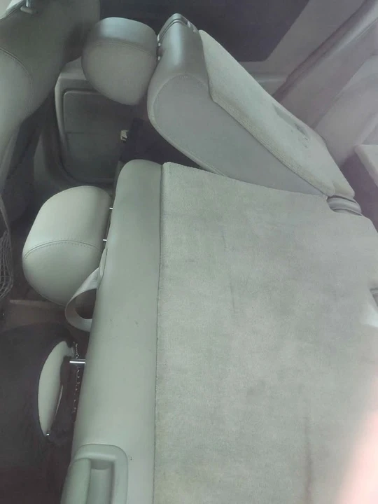2004 Cadillac SRX - Image 6 of 6