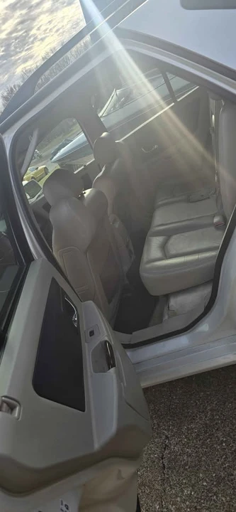 2004 Cadillac SRX - Image 6 of 9