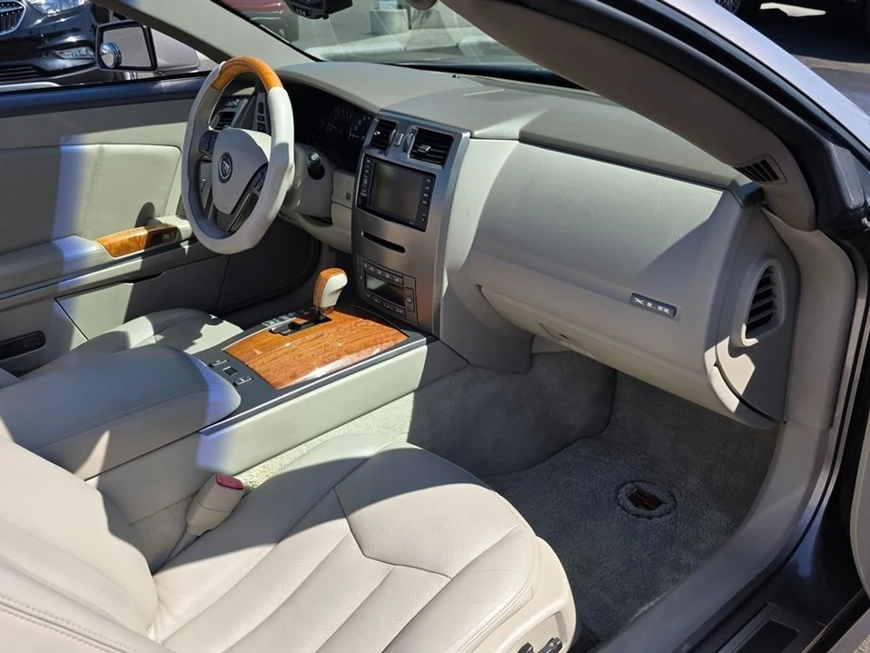 2004 Cadillac XLR - Image 17 of 20