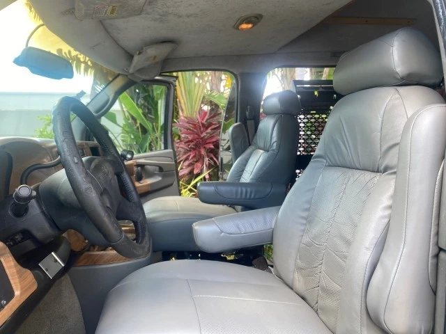 2004 Chevrolet Express - Image 11 of 21