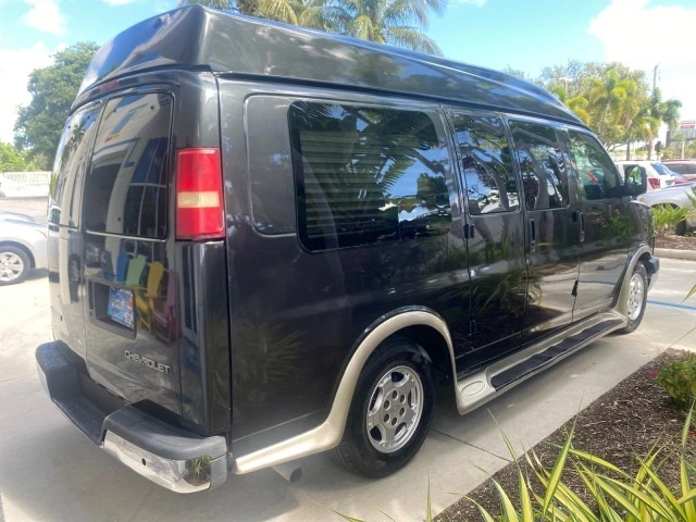 2004 Chevrolet Express - Image 8 of 21