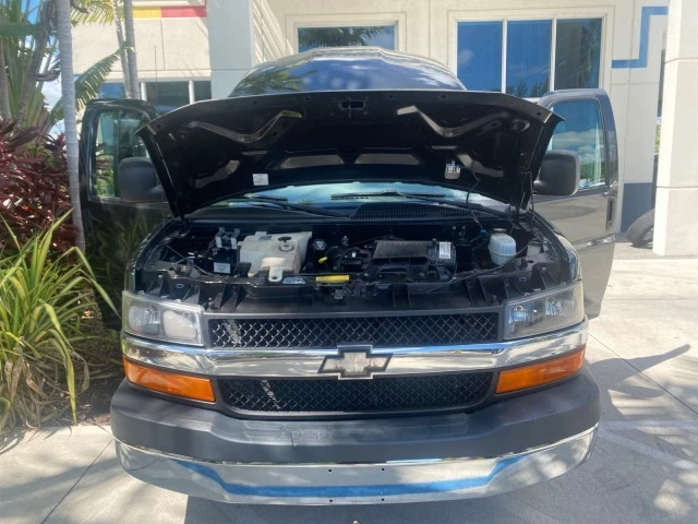 2004 Chevrolet Express - Image 18 of 21