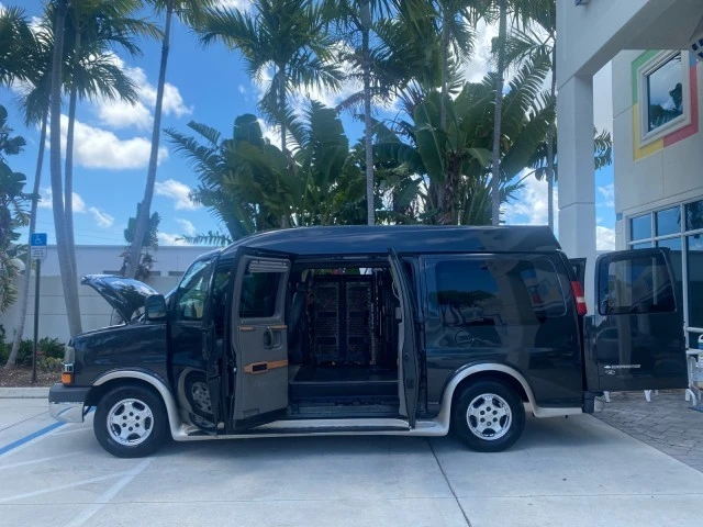 2004 Chevrolet Express - Image 9 of 21