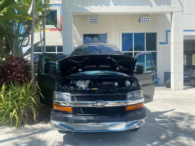 2004 Chevrolet Express - Image 17 of 21