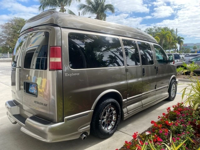 2004 Chevrolet Express - Image 8 of 22