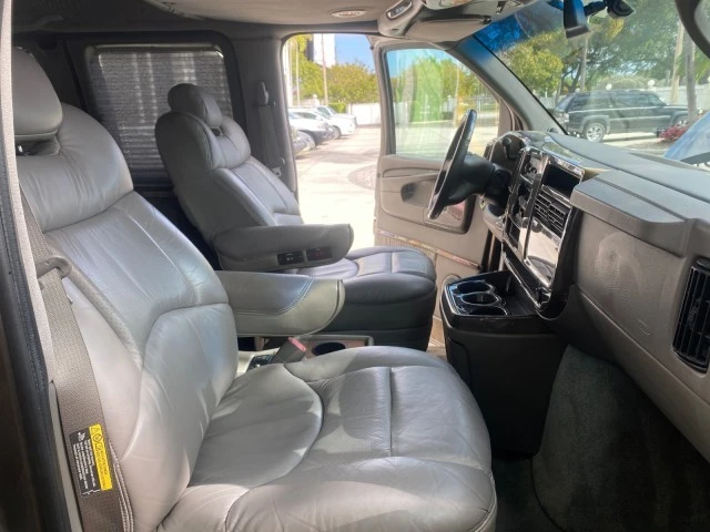 2004 Chevrolet Express - Image 13 of 22