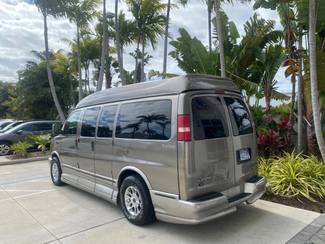 2004 Chevrolet Express - Image 6 of 22
