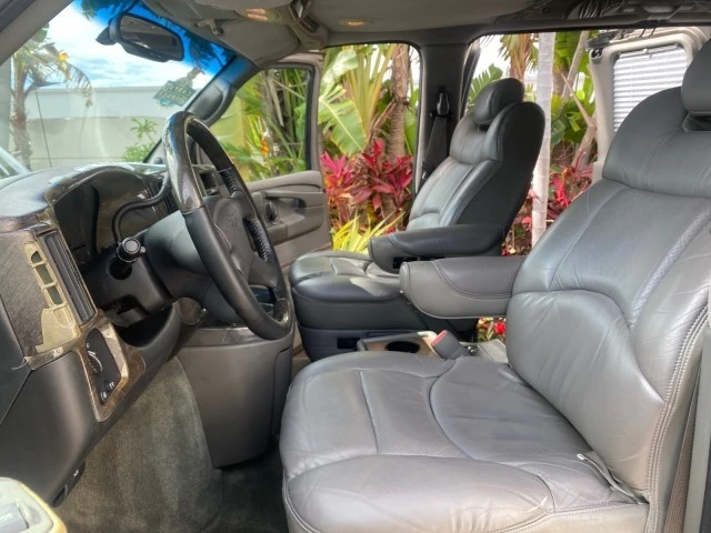 2004 Chevrolet Express - Image 11 of 22
