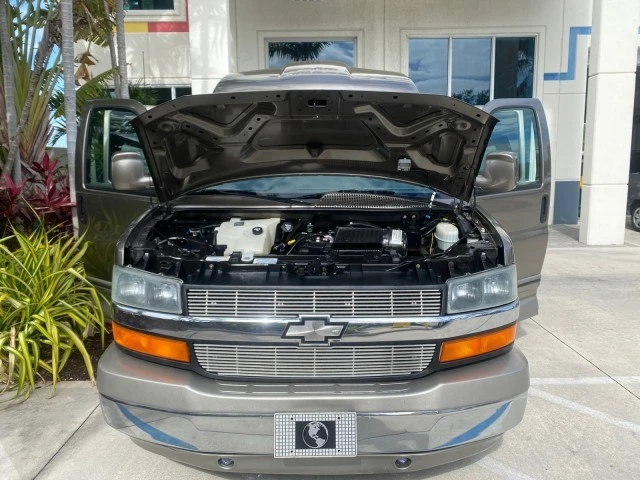 2004 Chevrolet Express - Image 18 of 22