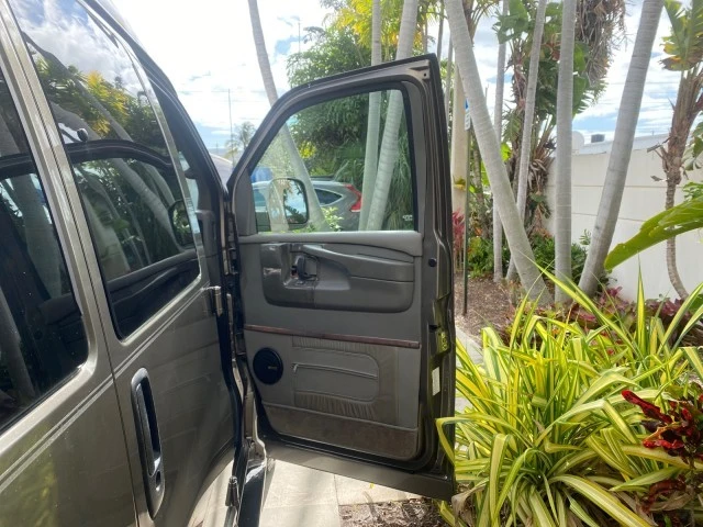 2004 Chevrolet Express - Image 12 of 22