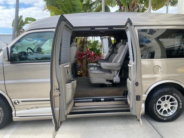2004 Chevrolet Express - Image 14 of 22