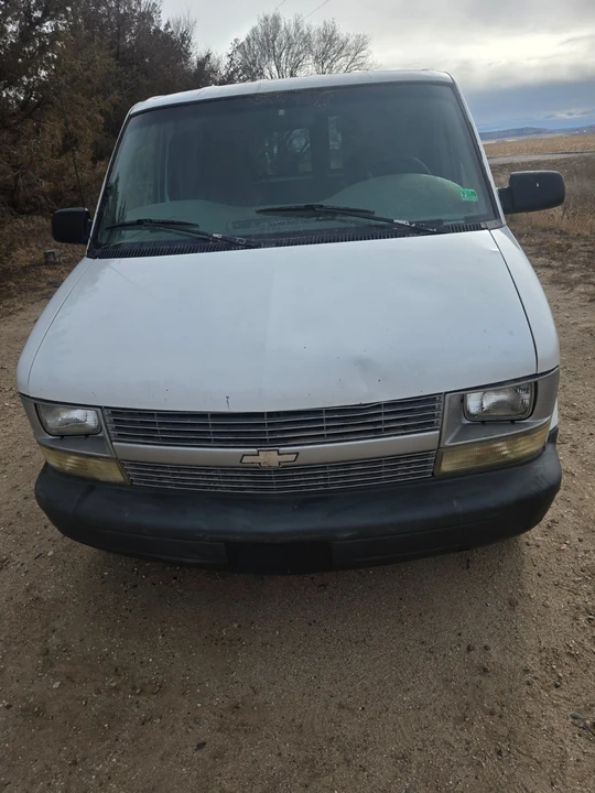2004 Chevrolet Astro - Image 2 of 17