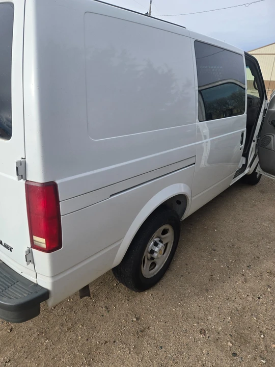 2004 Chevrolet Astro - Image 6 of 17