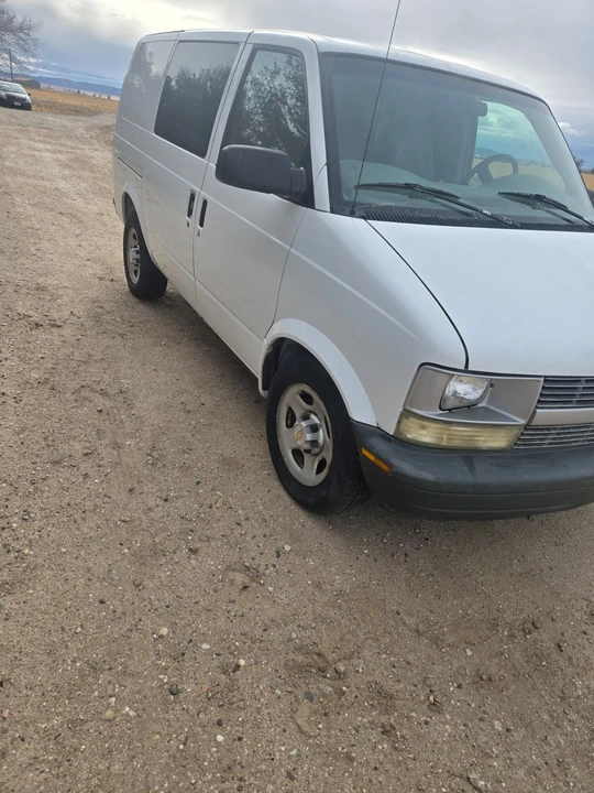2004 Chevrolet Astro - Image 3 of 17