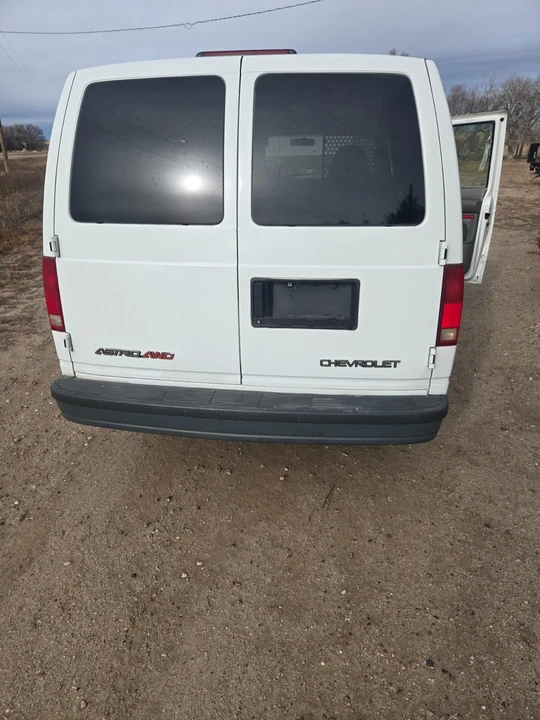 2004 Chevrolet Astro - Image 5 of 17