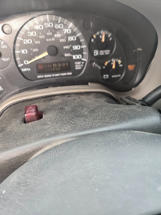 2004 Chevrolet Astro - Image 11 of 17