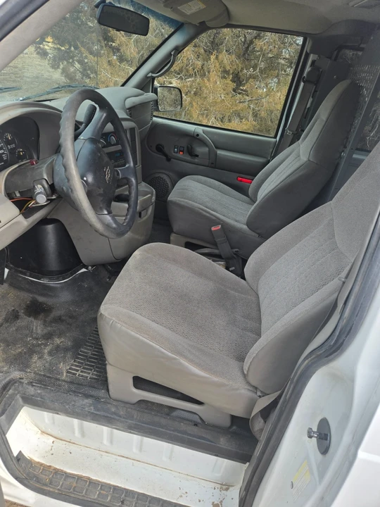2004 Chevrolet Astro - Image 10 of 17