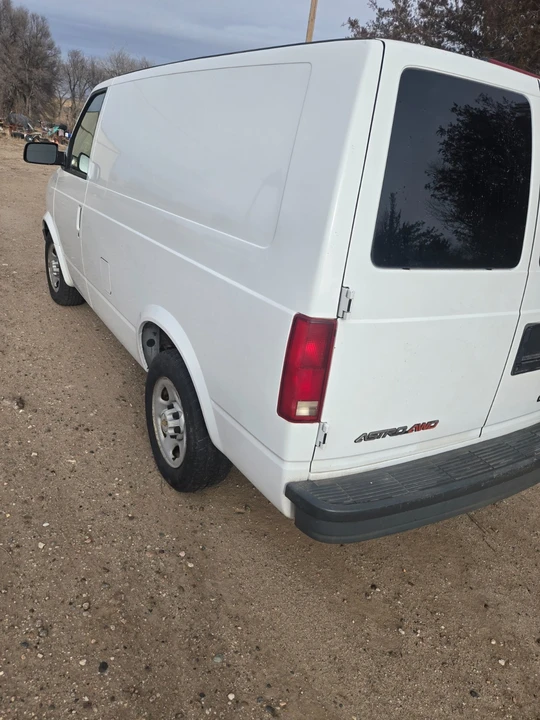 2004 Chevrolet Astro - Image 7 of 17