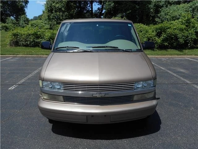 2004 Chevrolet Astro - Image 11 of 12