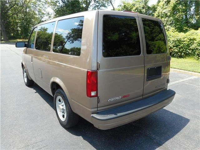 2004 Chevrolet Astro - Image 7 of 12