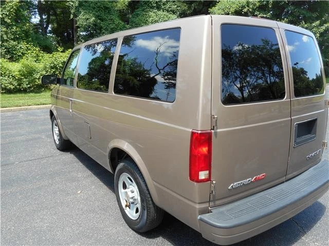 2004 Chevrolet Astro - Image 6 of 12