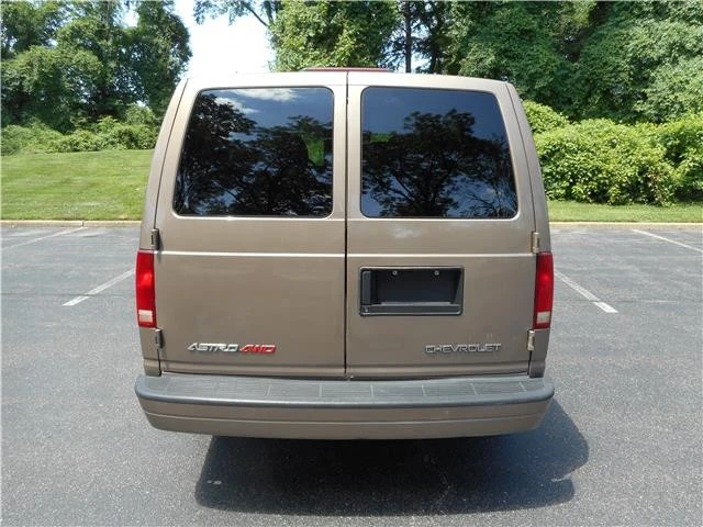 2004 Chevrolet Astro - Image 5 of 12