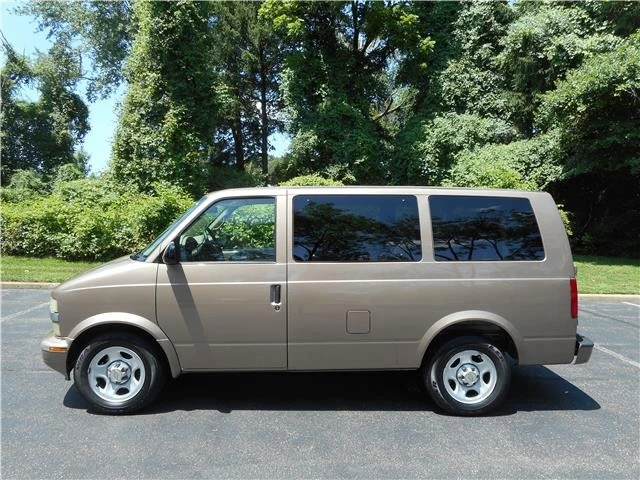 2004 Chevrolet Astro - Image 8 of 12