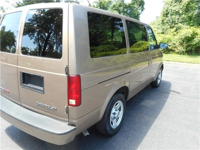 2004 Chevrolet Astro - Image 4 of 12