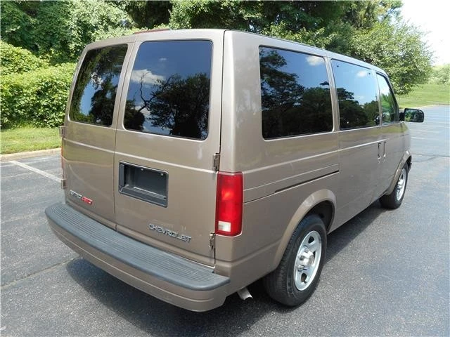 2004 Chevrolet Astro - Image 3 of 12