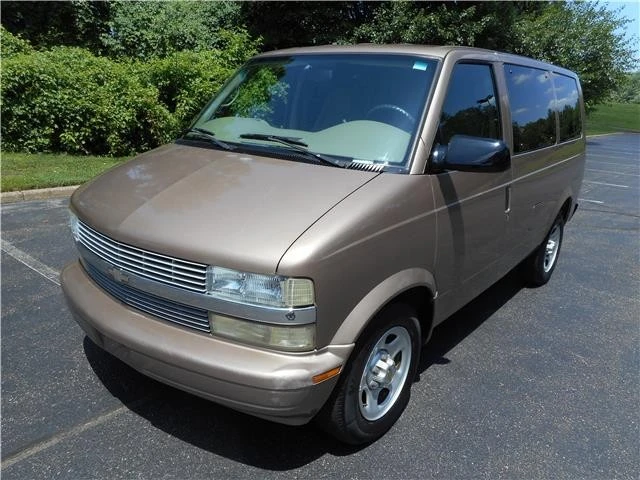 2004 Chevrolet Astro - Image 9 of 12