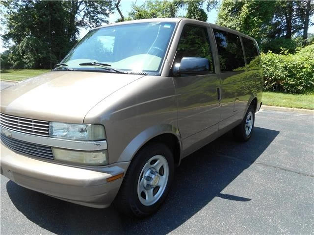 2004 Chevrolet Astro - Image 10 of 12