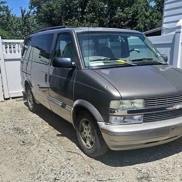 2004 Chevrolet Astro Passenger LS Minivan 3D