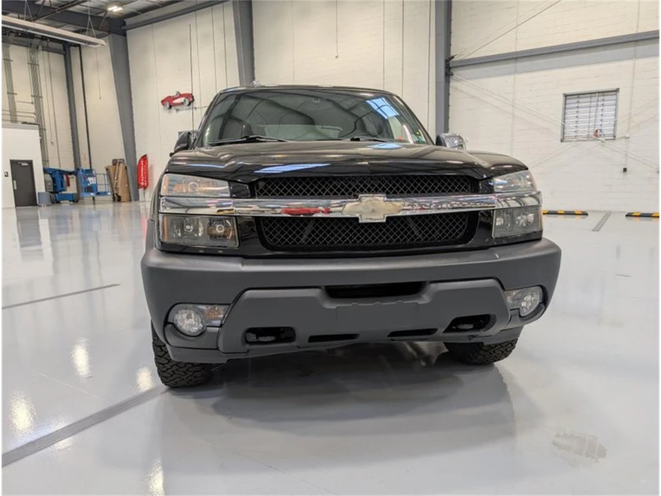 2004 Chevrolet Avalanche - Image 3 of 13