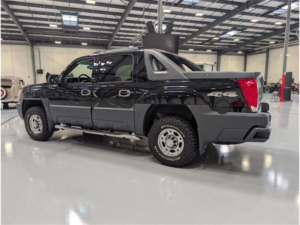 2004 Chevrolet Avalanche - Image 12 of 13