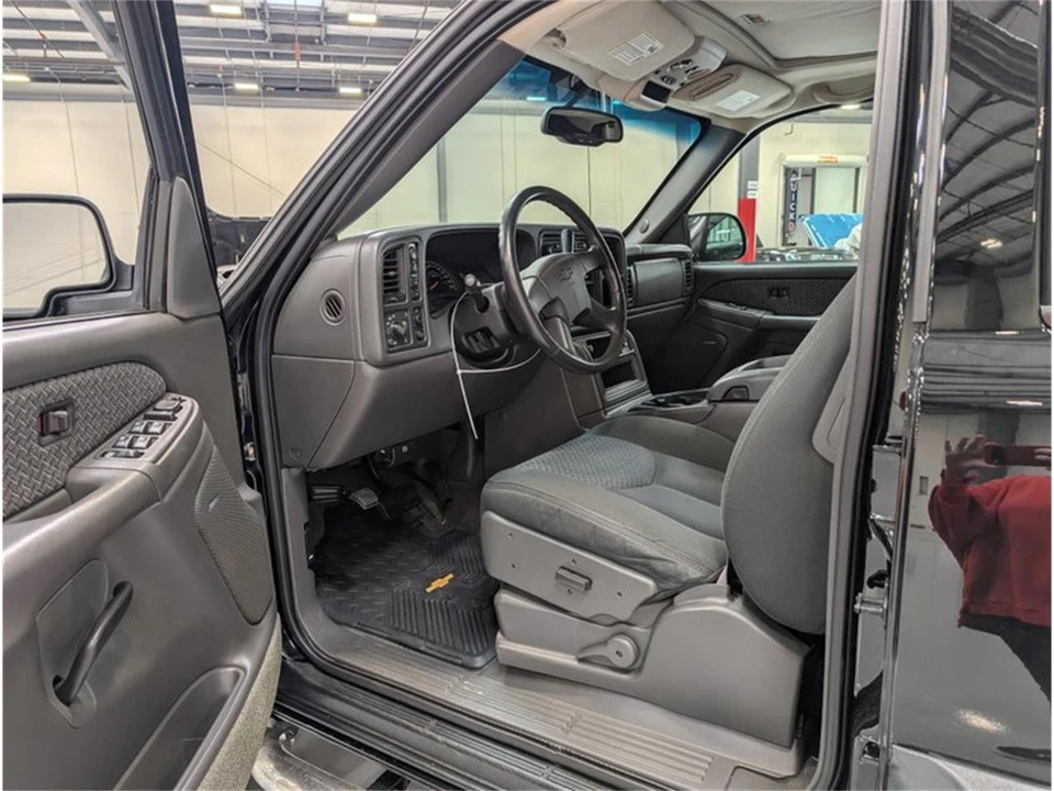 2004 Chevrolet Avalanche - Image 7 of 13