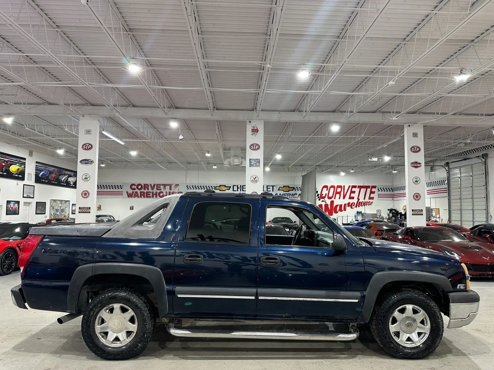 2004 Chevrolet Avalanche - Image 6 of 11