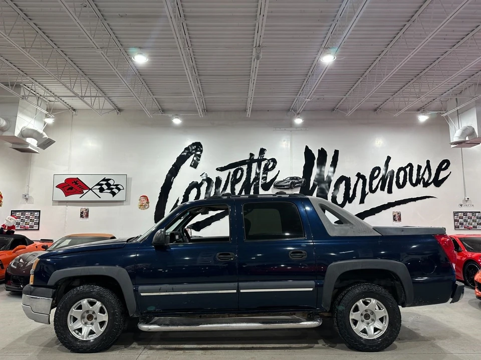 2004 Chevrolet Avalanche - Image 2 of 11