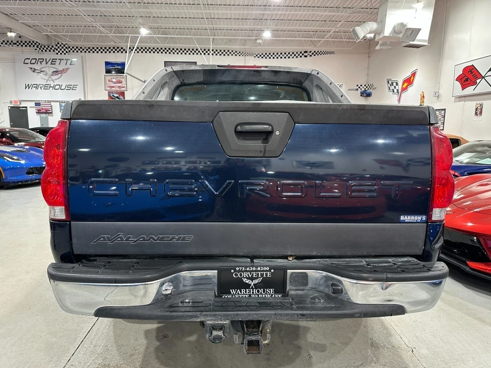 2004 Chevrolet Avalanche - Image 9 of 11